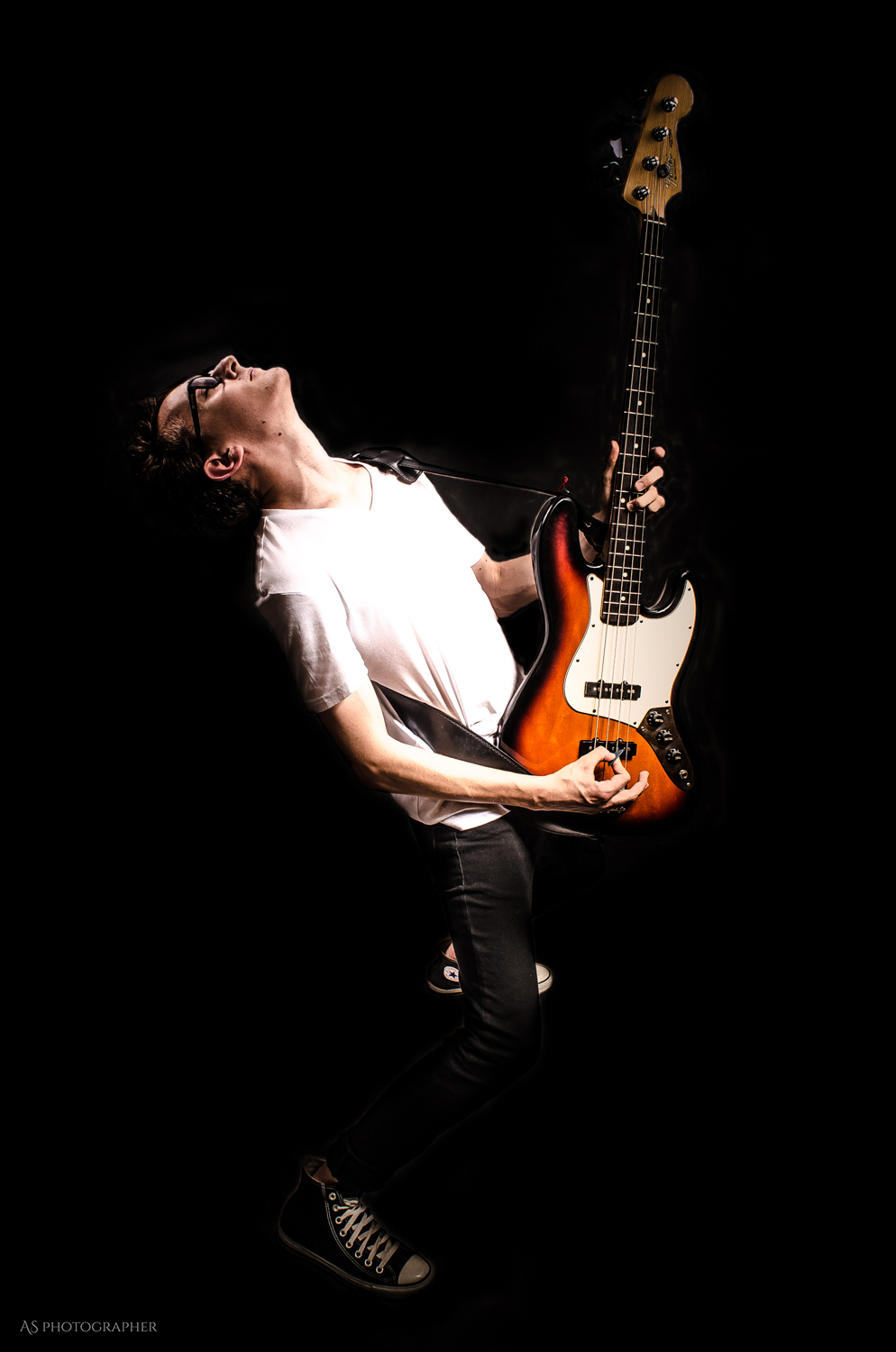 model man male portrait musician guitar glasses colour