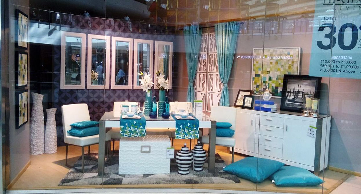 Visual Merchandising shop window Window Display furniture furnishings high-gloss modern decor