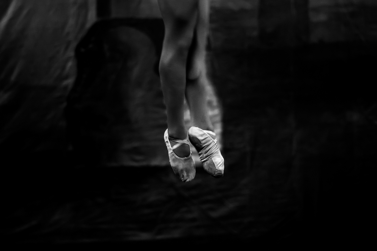 dancer dança palco cena laura camarano dança contemporânea ballet jazz bailarinos pernas