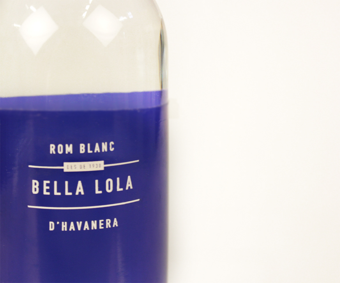 drink La Bella Lola blue see