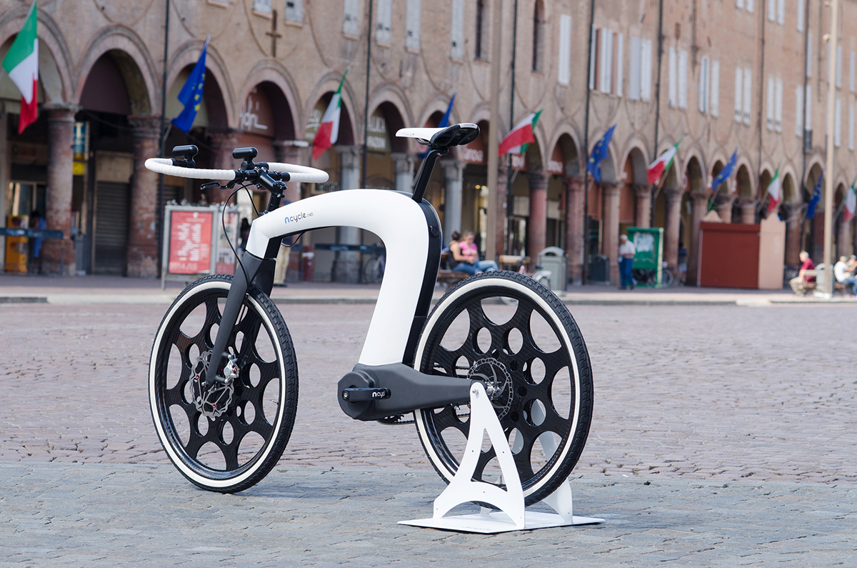 Bicycle cycle future tech concept Form Beautiful Playful Smart Bike Ebike Italy italia Bahrain Albania