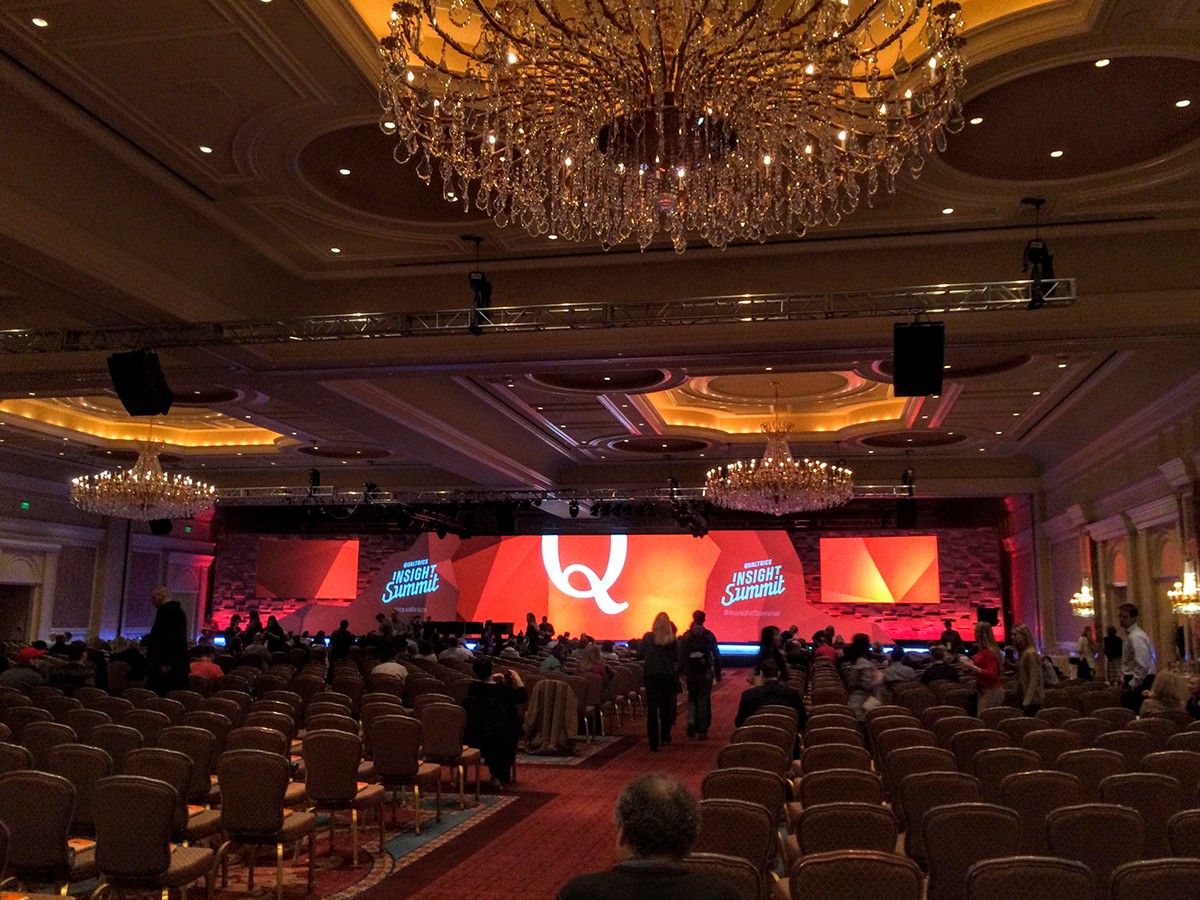 projection mapping STAGE DESIGN cinema 4d qualtrics Insight Summit