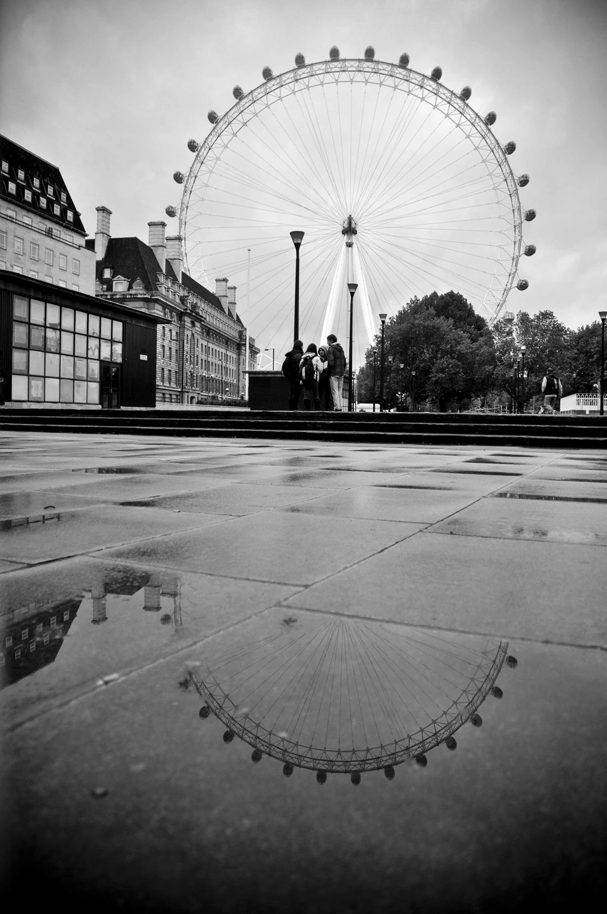 travel to the world London Londres city. corporate industrial street photography black and withe Travel londra