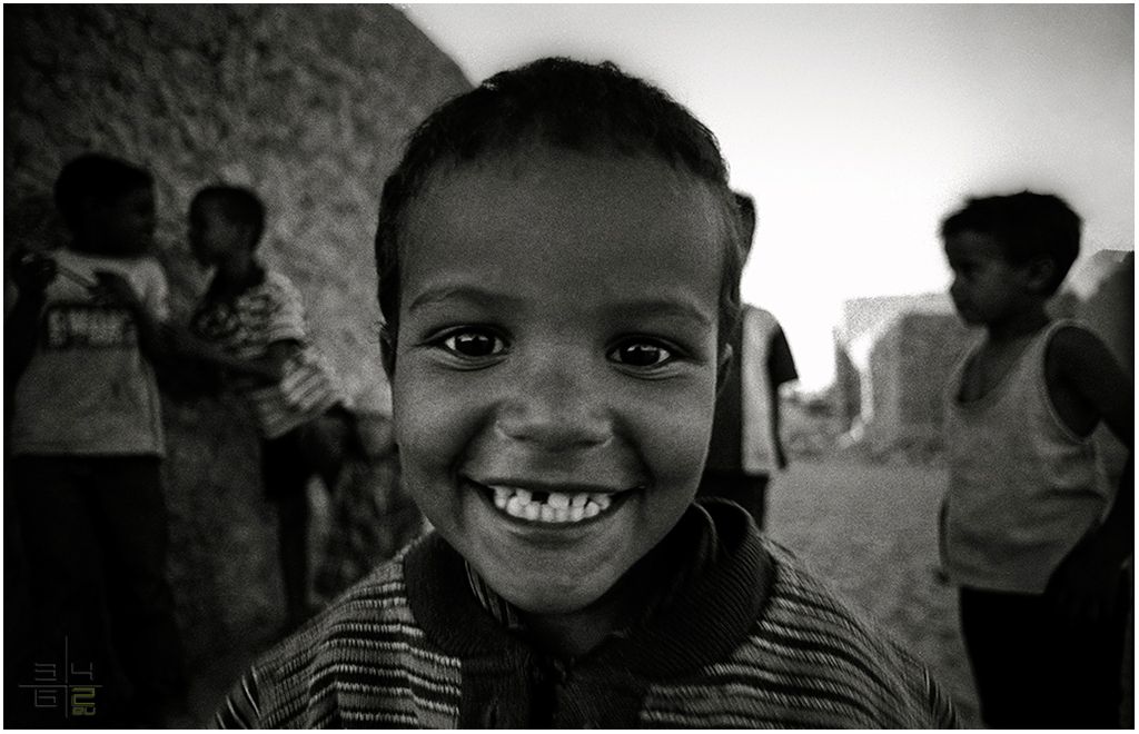 Saharawi  children  people   Africa  algeria  refugee black&whites kodak Nikon nikonscan Sahara desert