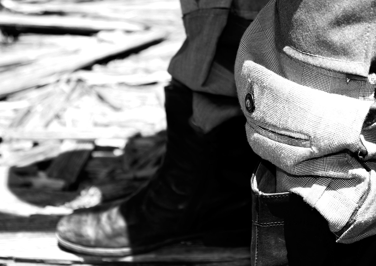 black White moda Fotografia rotture broken dettagli details giacca giacche scarpe pantaloni tagli cuciture