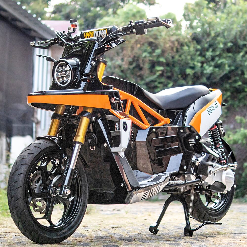 Scooter adventure custombike motorcycle