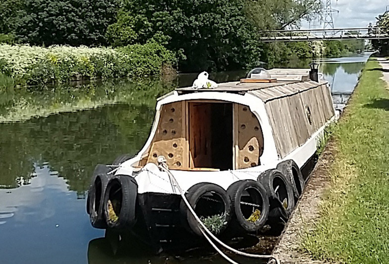narrowboat canal Waterways Pallet cob Off-Grid Sustainability reclaimed reuse recycle