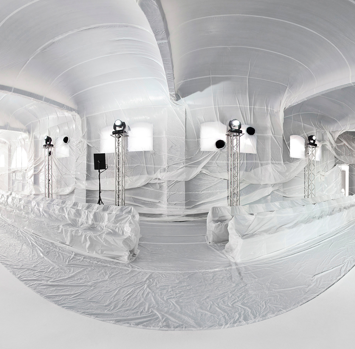 fashion show Show ephemeral air inflatable installation plastic White blanc bau moda palo alto