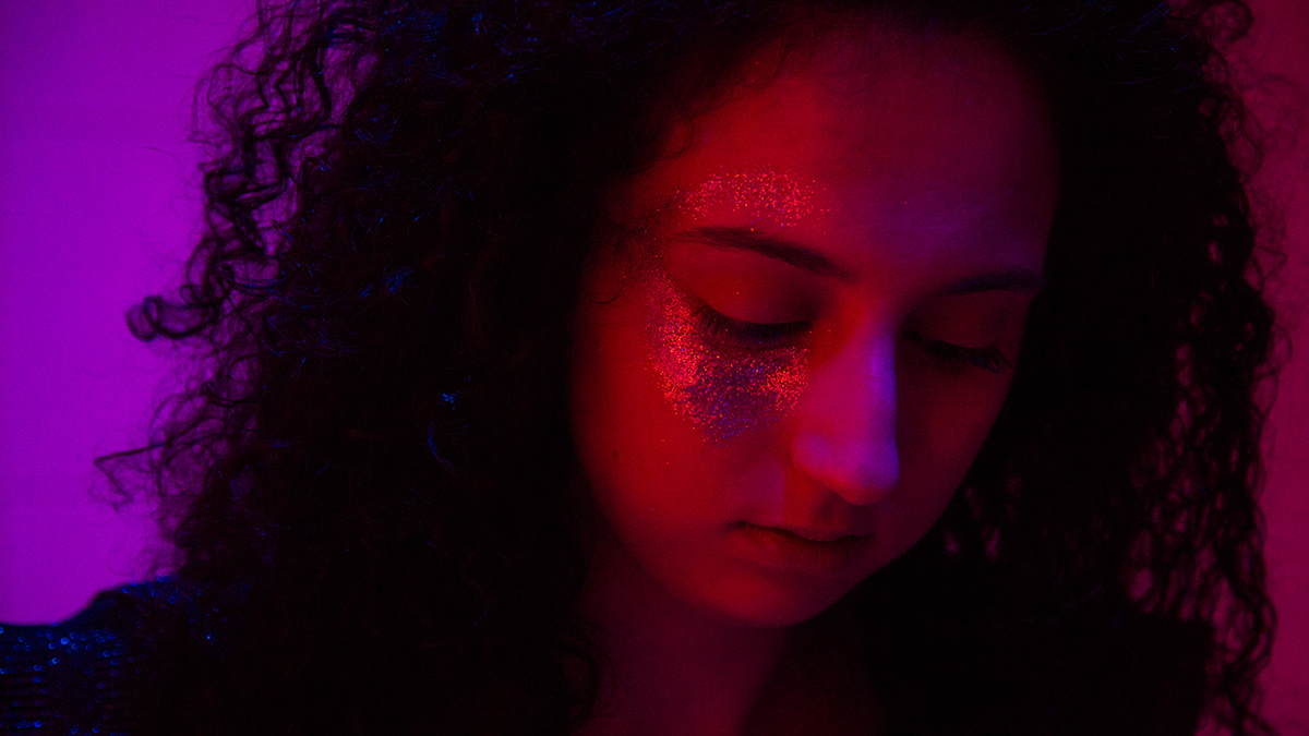 #photography #colors #girl #purple #Demons #eyes #sadness #neon #glitter #Portrait