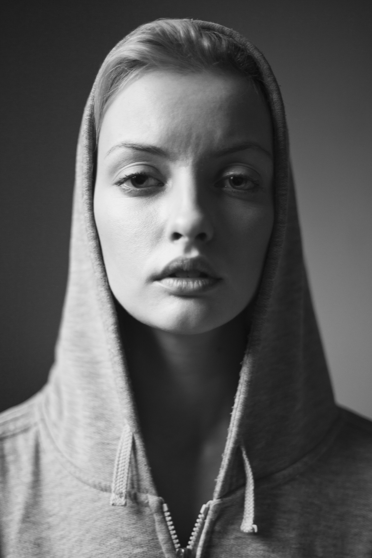 model face portrait woman girl pose lighr bw black White PS edit photo photographer mood