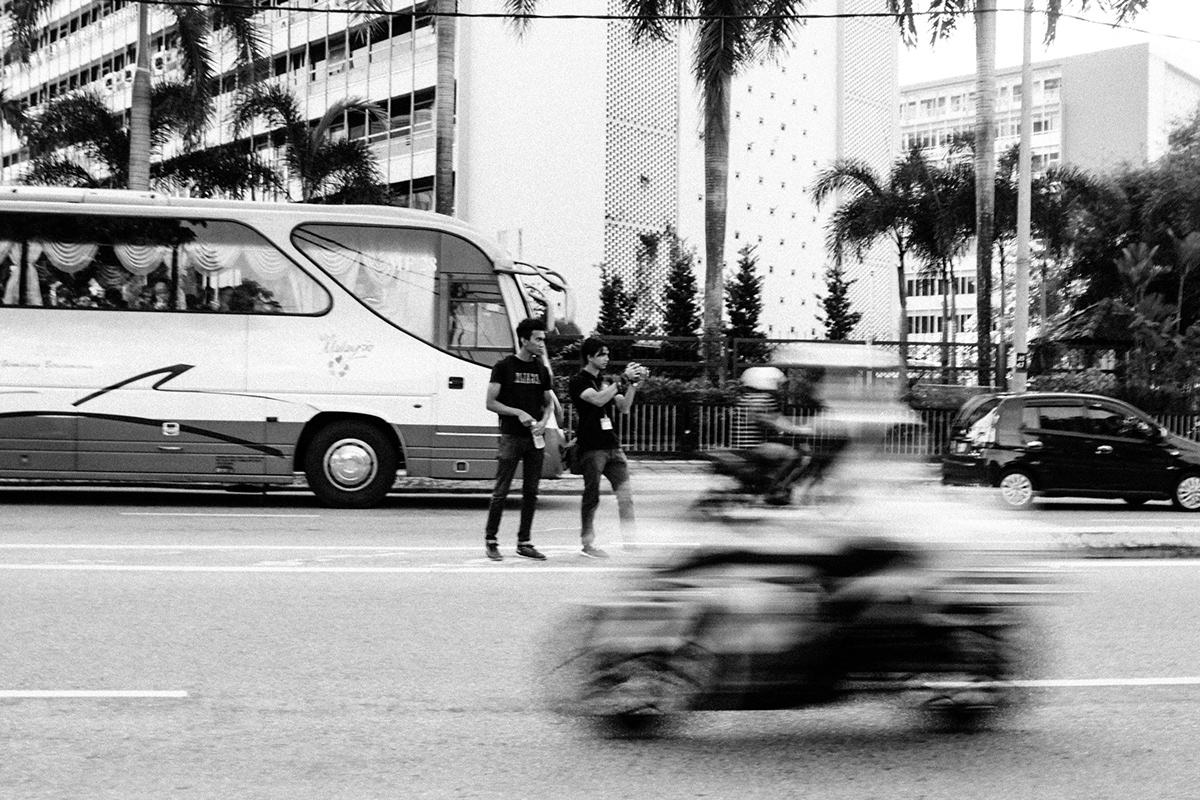 sreet street photography movement motion black and white b&w