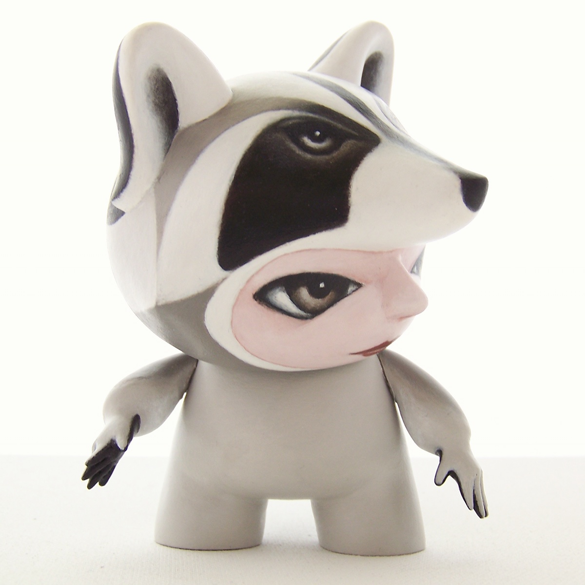 Kidrobot munnyworld Trikky toy toys designer toy art toy vinyl toy raccoon