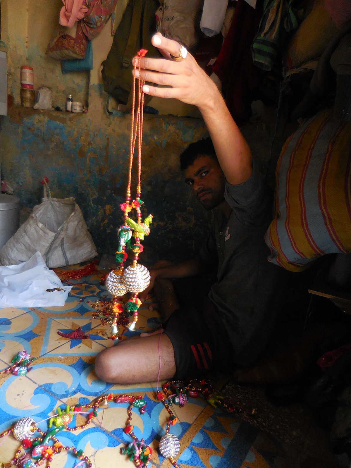 handicrafts craftsmen indian crafts