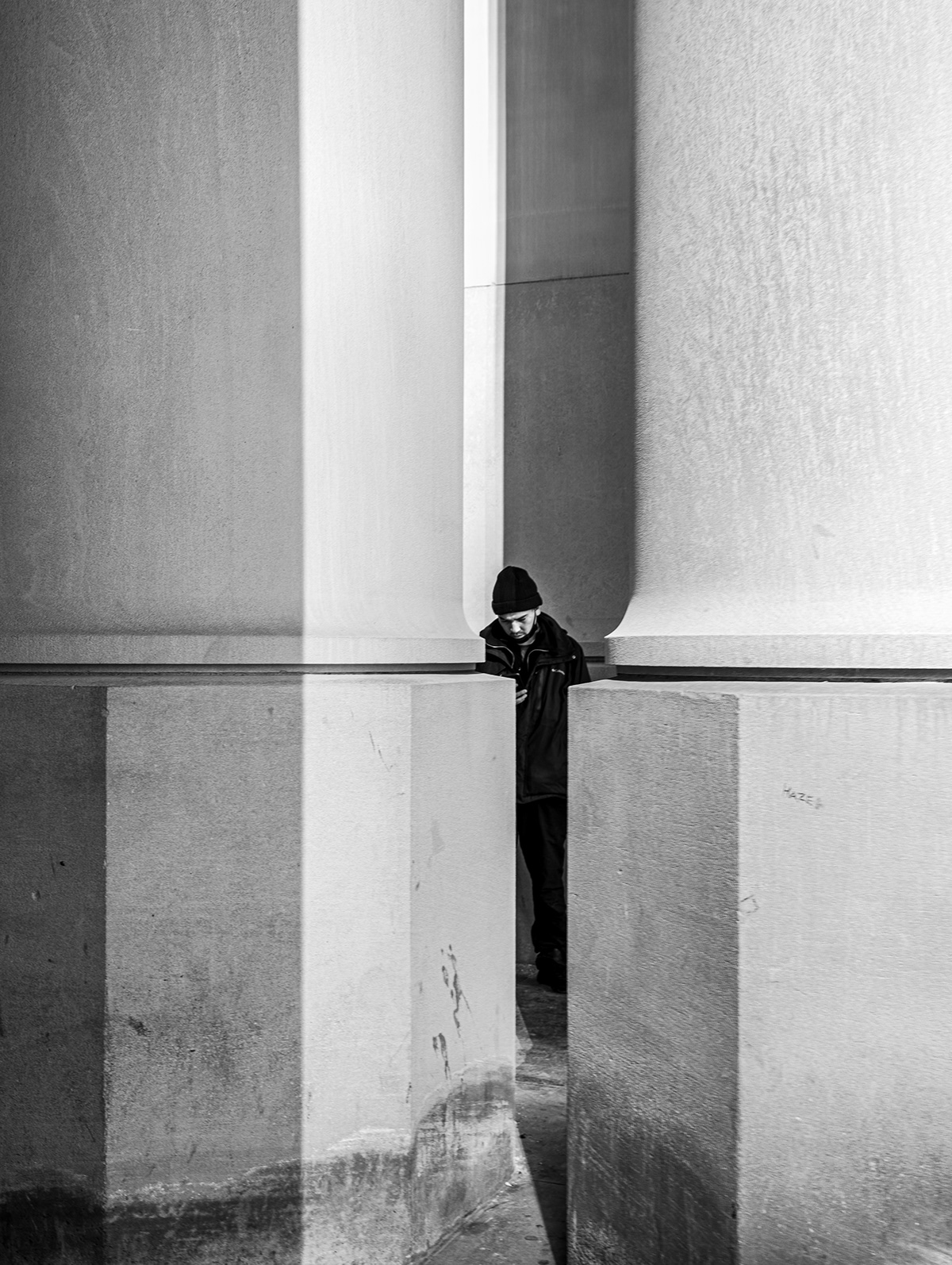 black and white bnwphotography city fujifilm fujifilmx100v lightroom monochrome Photography  Street street photography