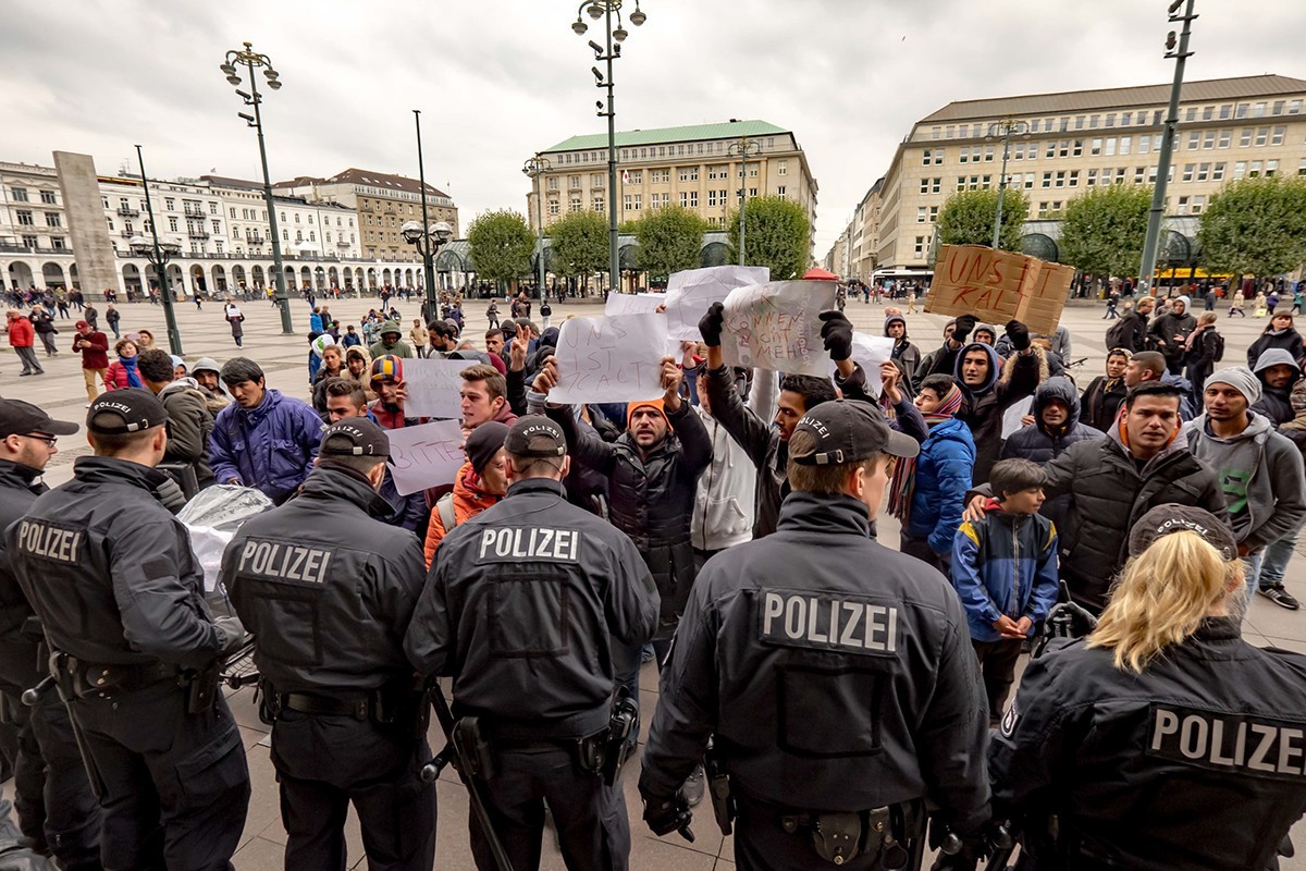 Flüchtlinge Asylanten polizei hamburg Innenstadt city protest rathaus