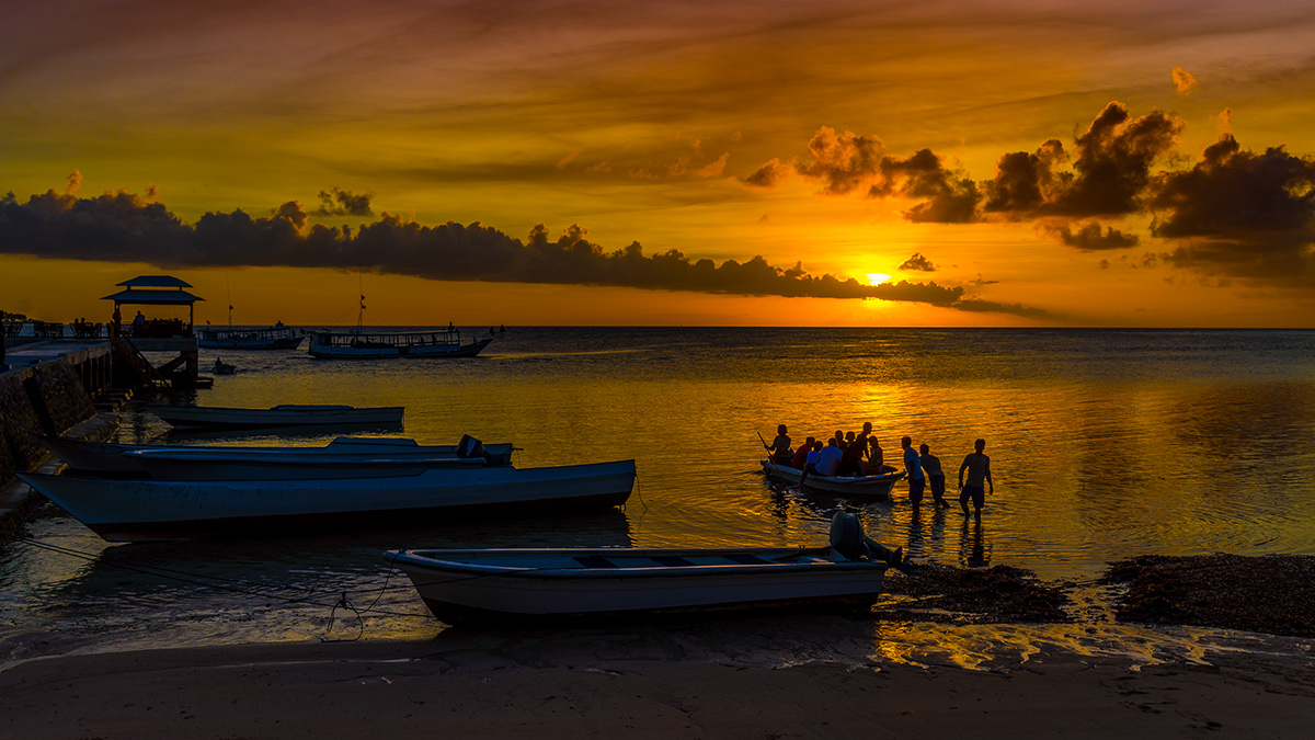 Adobe Portfolio wakatobi Island indonesia sunset colors boat bar pier sea Salt people Nightdive diving