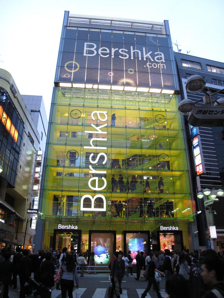 Bershka interactive floor visuals SHIBUYA tokyo