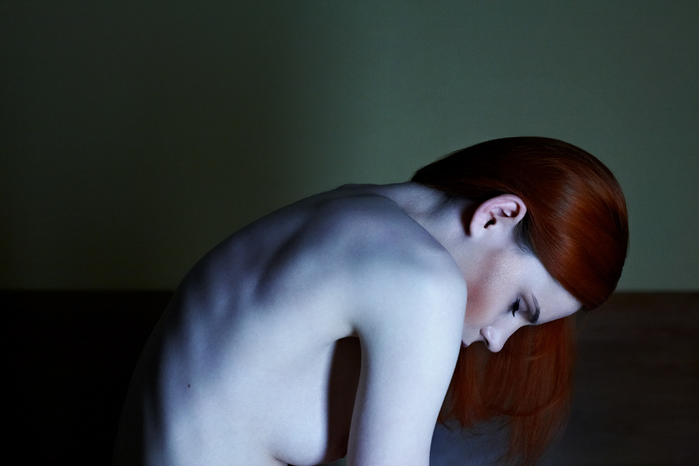 women portrait nude shoulder back