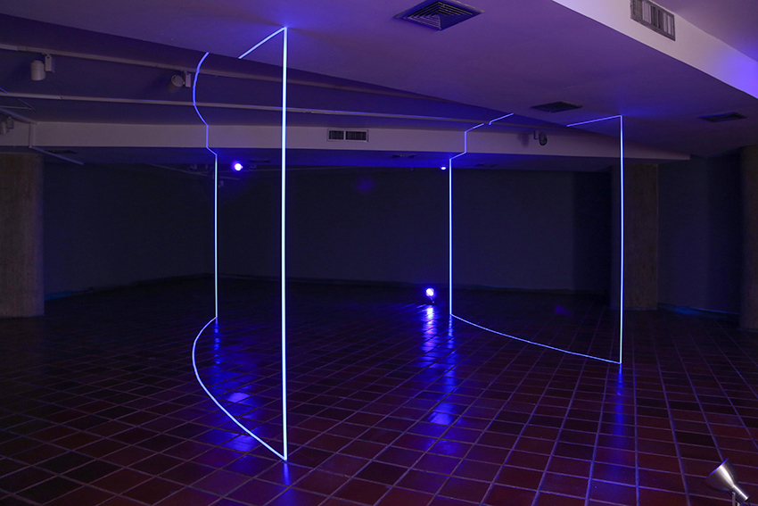 Drawing  installation spatial drawing dibujo instalación cinta adhesiva invisible