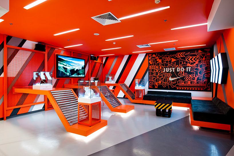 Nike logistic Data Sustainability CONVOYER cafe reception Lobby interactive installation Interior centre shipment