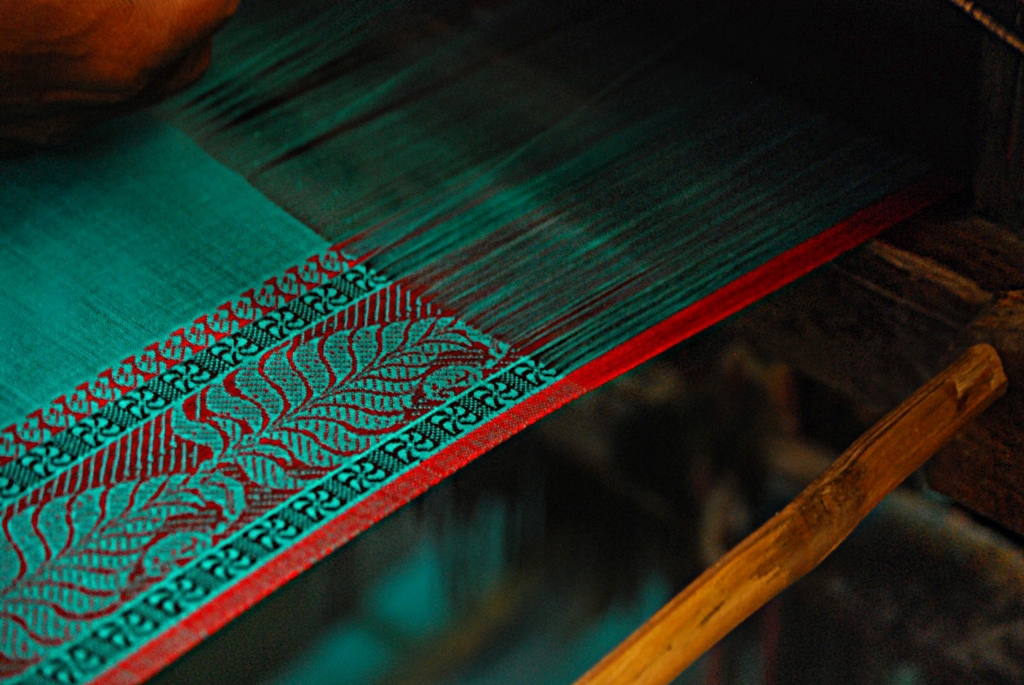 Sari craft India bengal TANT emroidey weavers handloom thread weaving culture heritage mughal Kolkata Incredible India
