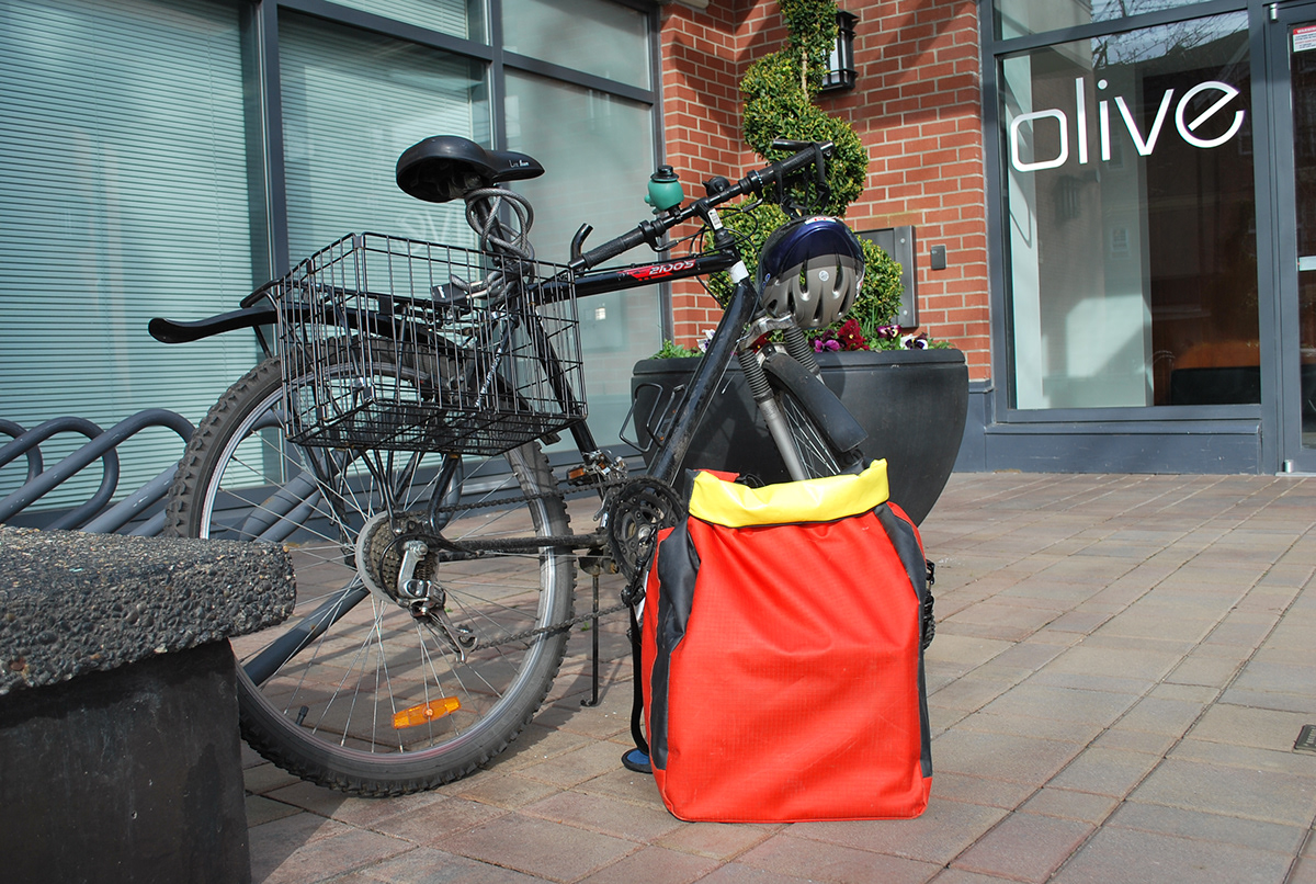 bike bag bicycle bag commuter bag drybag MEC Feathercraft