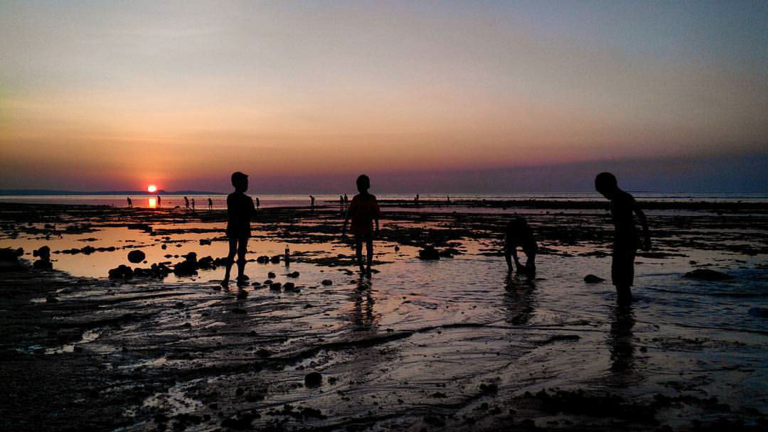Travel kupang cellphonecamera beach people SKY photo Evening horizon sunset