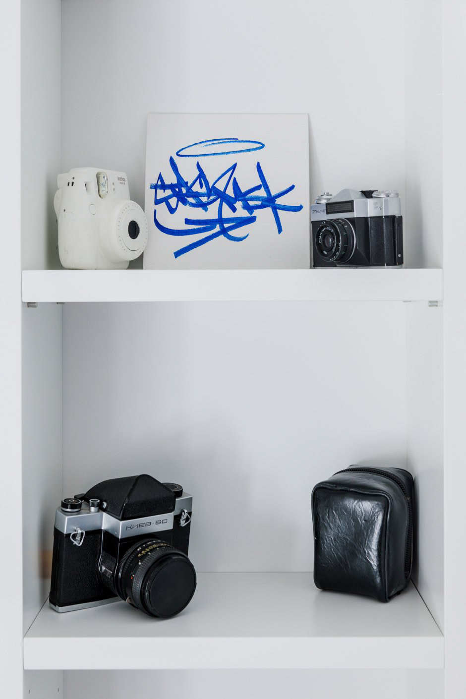 Custom design furniture Graffiti Interior oakfloor russian slidedoor White whiteinterior