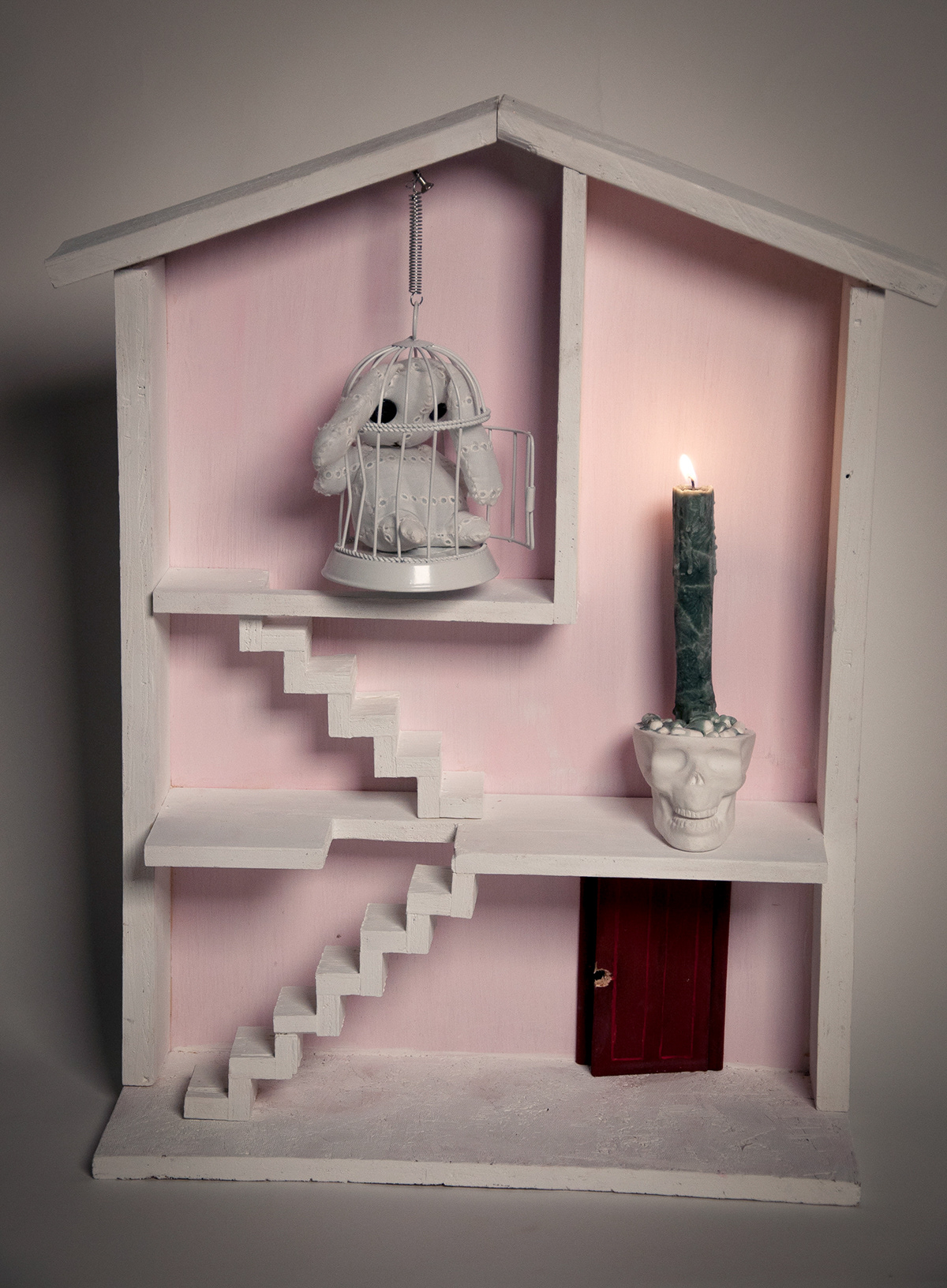 curiosités house cabinet dollhouse creepy childhood pastel Creepy Cute mixte medium