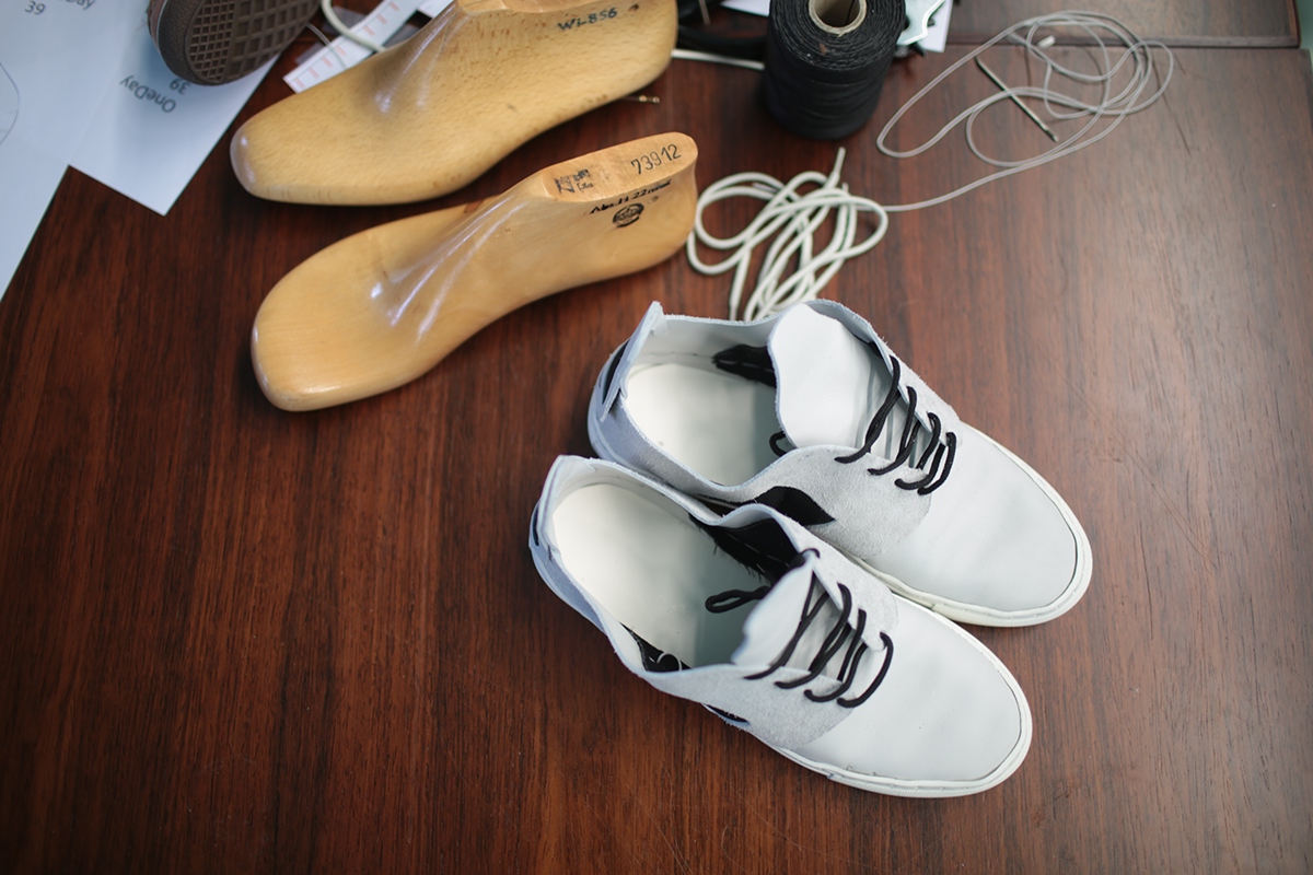 risd footwear sneakers leather slem laces Nike shoe GDS lacelessdesign