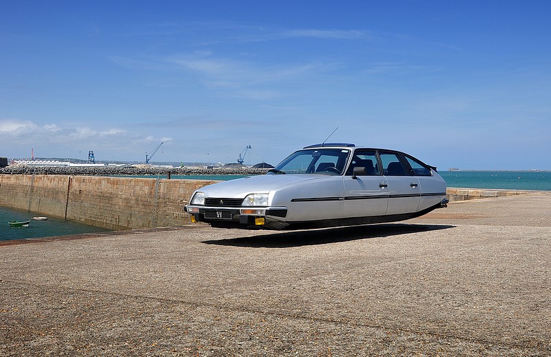 citroen cx Flying car levitation futuristic fiat BMW Porsche viau