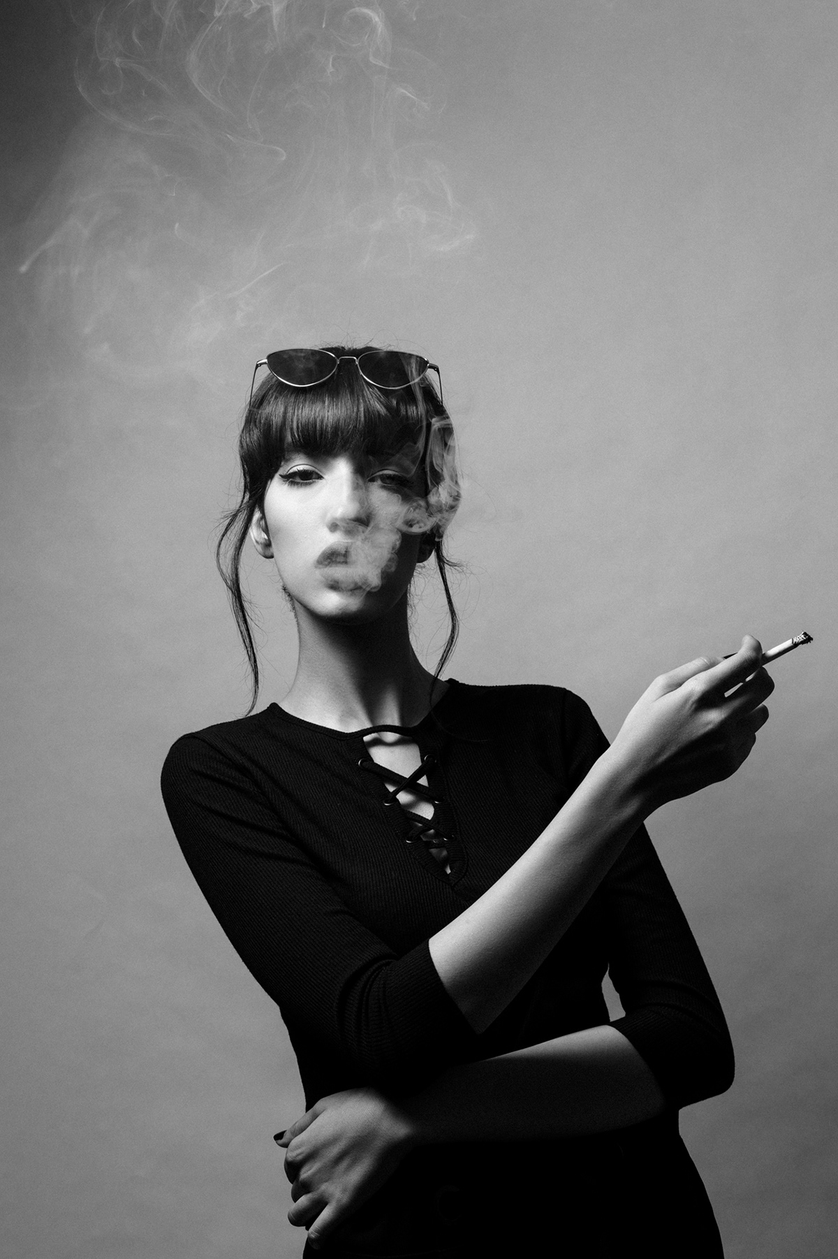 portrait noir smoke vintage beauty mood girl makeup Fashion  oldy