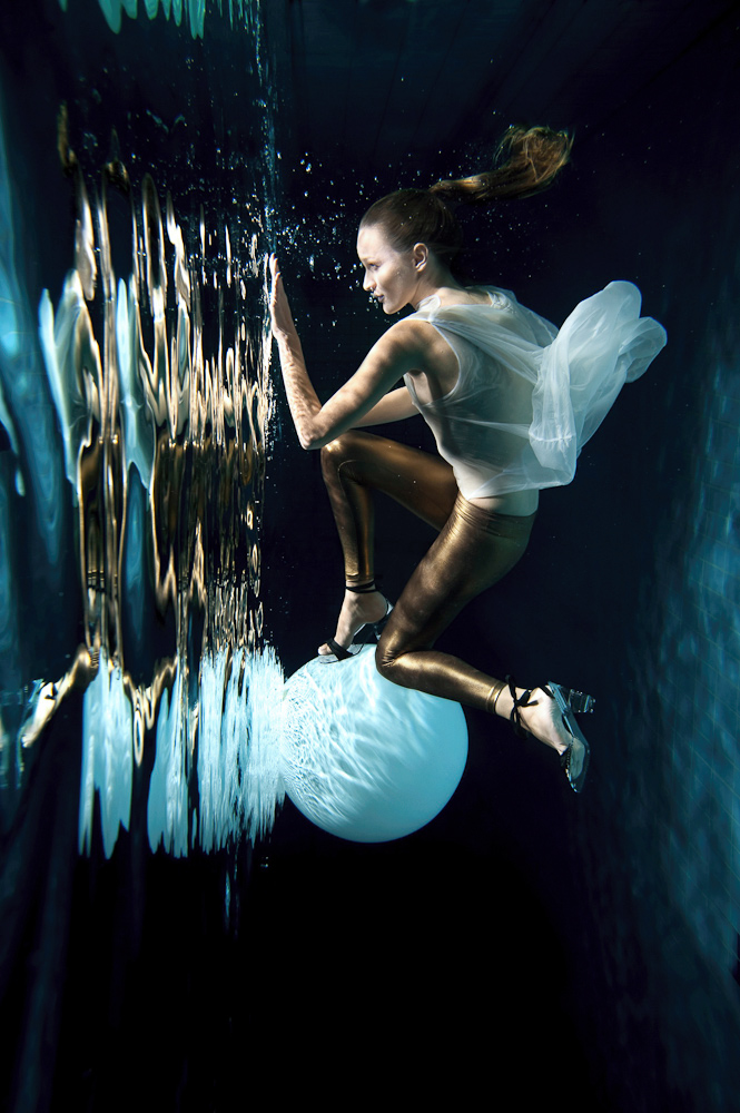 models under water matjaz tancic