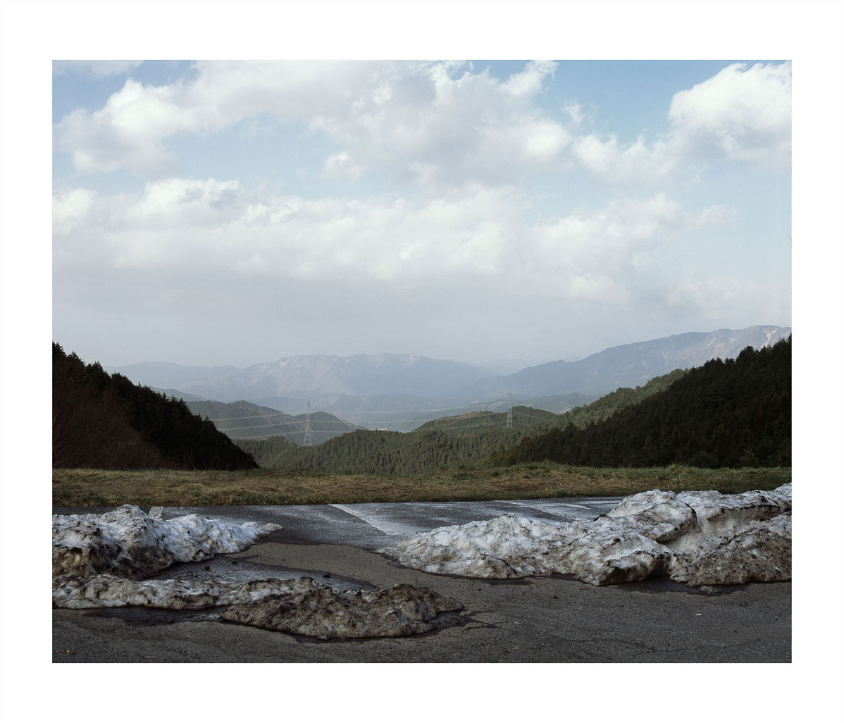 japan tottori sendai kudász arion Gabor river Landscape portrait road dead-end mountain bridge staged countryside car funny