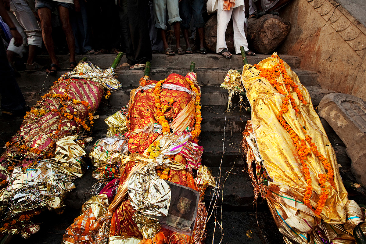 manikarnika burning ghat varanasi India Cremation Hindu dead afterlife reincarnation fire pyre ghat