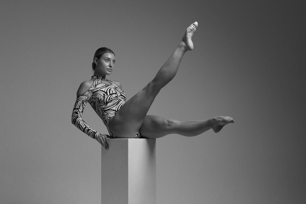 figures sculptures Poses gymnastics studio cube woman model Minimalism acrobatics