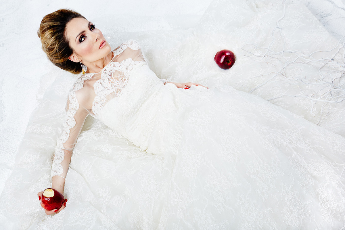 wedding dress snow White coverpage