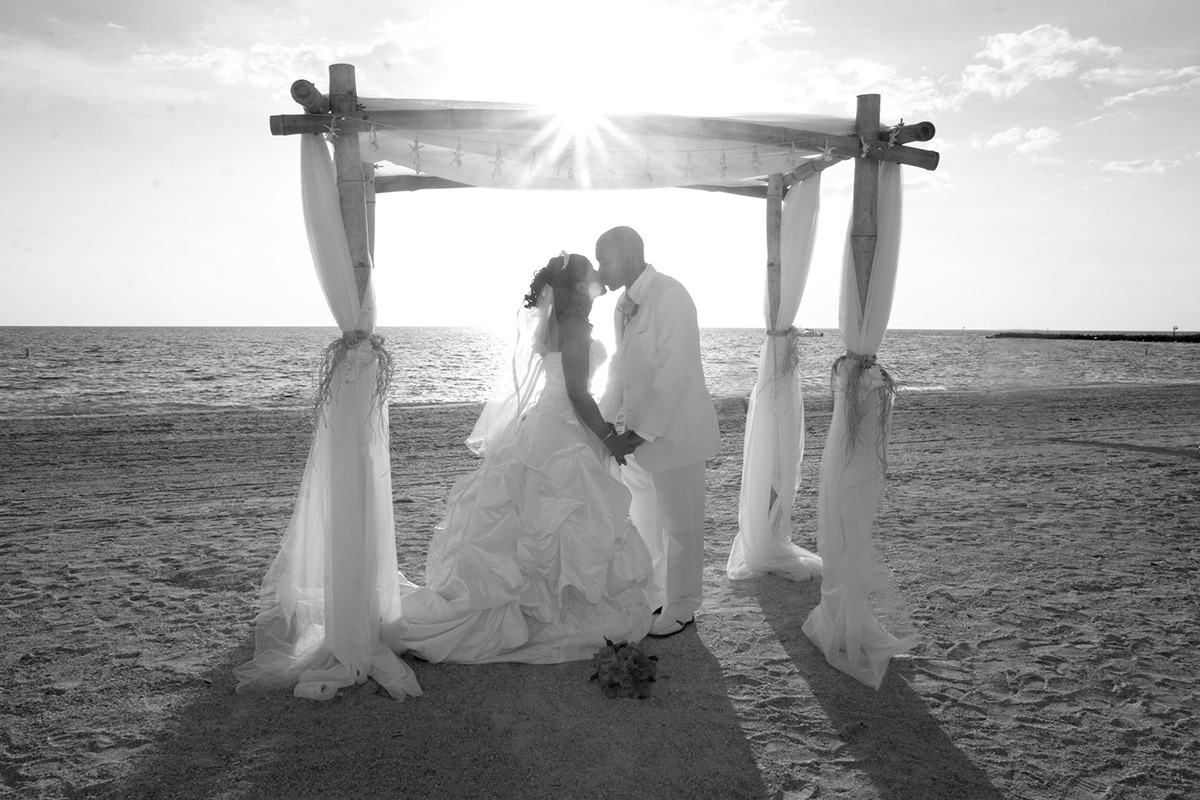 florida wedding journalistic natural black and white digital artistic destination package inexpensive professional tampa photographer st. petersburg beaches clearwater beach Budget candid destination wedding photojournalistic Beautiful clearwater photographer st. pete photographer largo photographer florida photographer st. petersburg photographer inexpensive photographer affordable photographer Top photographer
