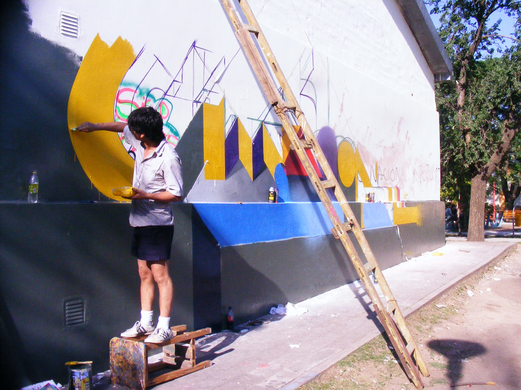 graffitis geométrico  Córboba Argentina  dre  claudio dre geometrico ciudad universitaria diseño en muro