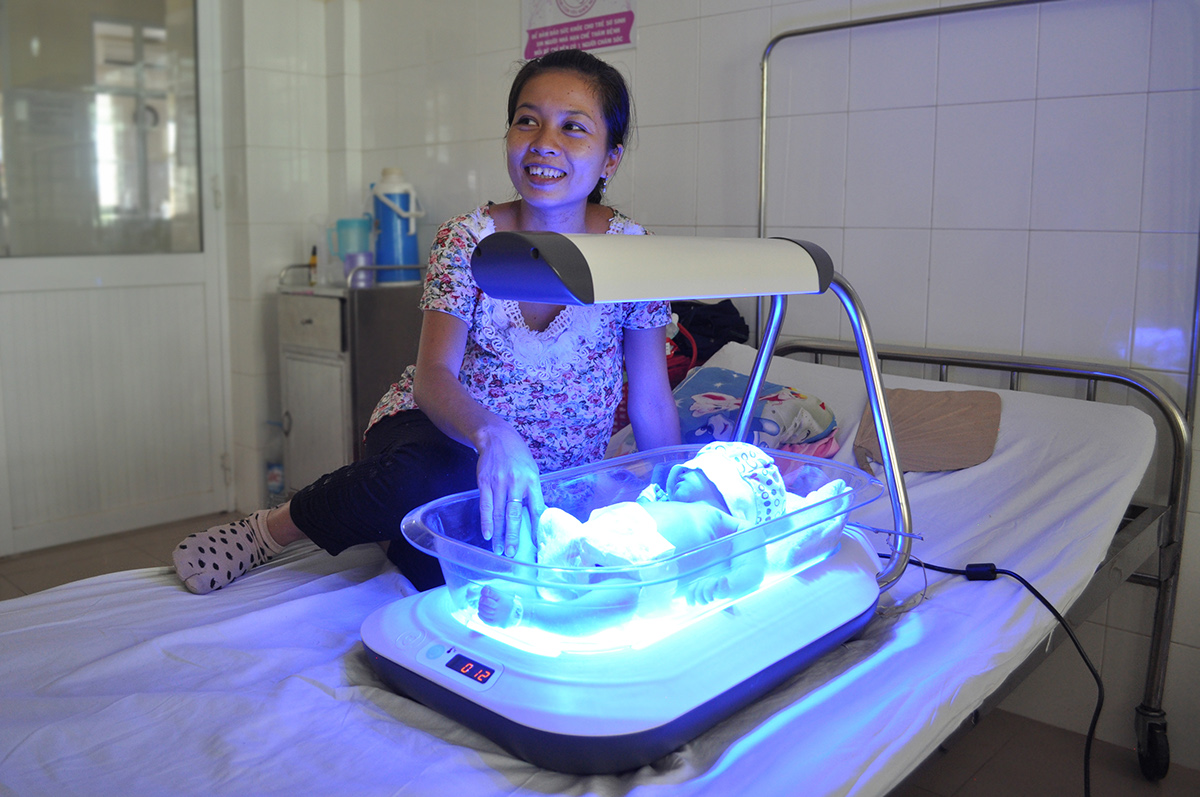  medical  social  phototherapy  jaundice  Vietnam  Africa  health  non-profit  design  newborn  neonatal  Asia  firefly international development asia