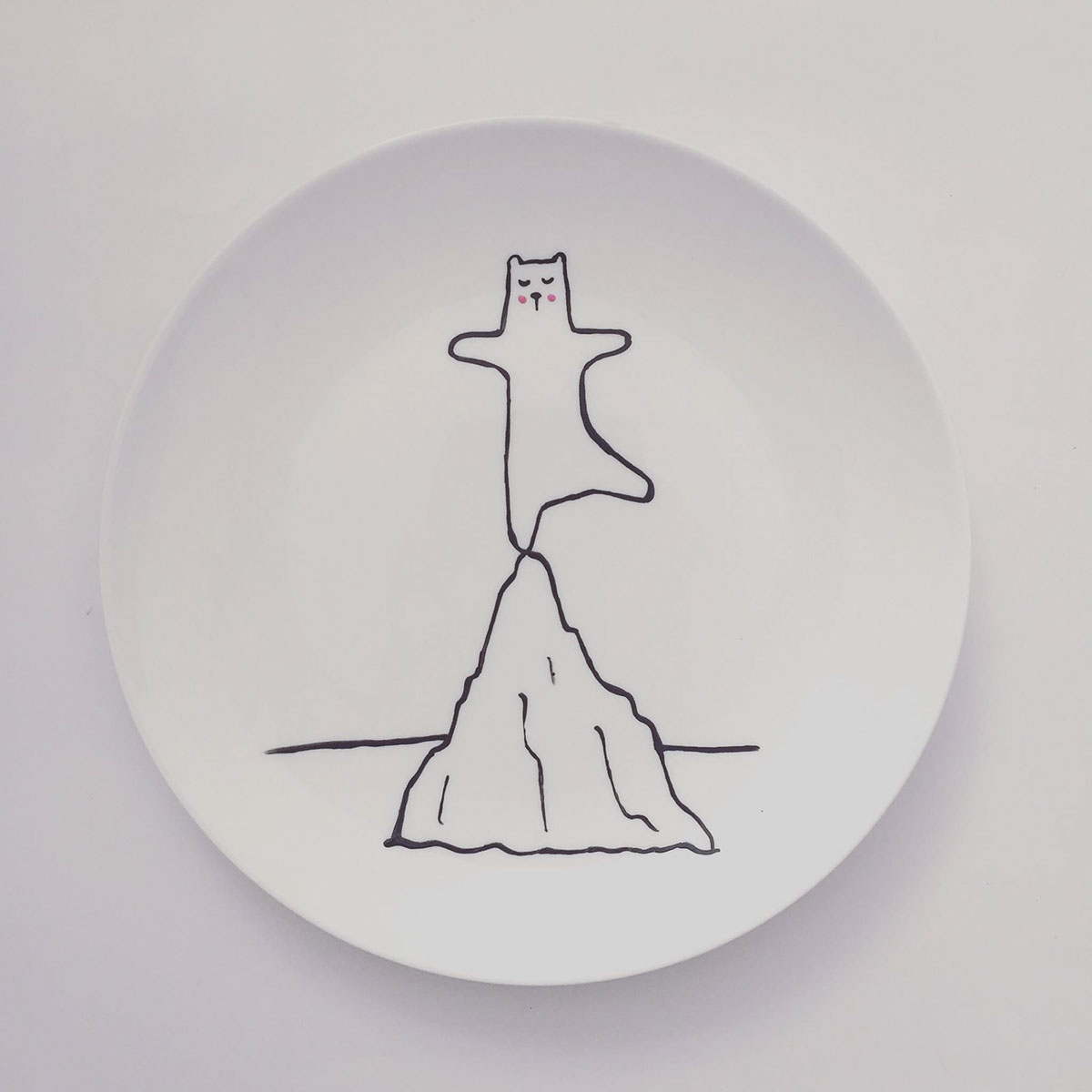 polar bears Polar Bear bear bear illustration plate plates North Pole porcelain ceramics  sketching Porcelain plate handpainted handmade DIY home decor