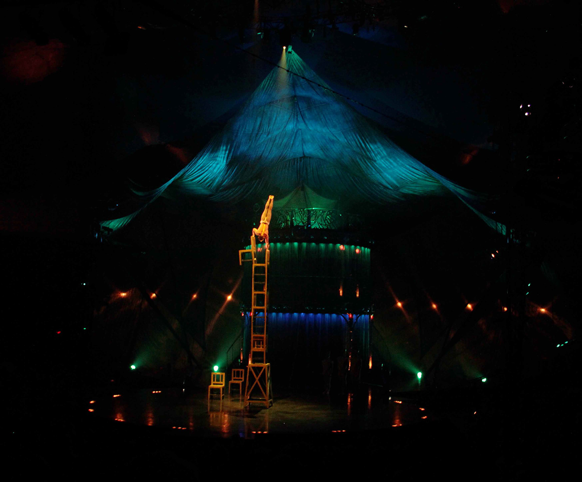 Kooza cirque du soleil Circus Clowns trapesists Fun funny cool Stage impressive