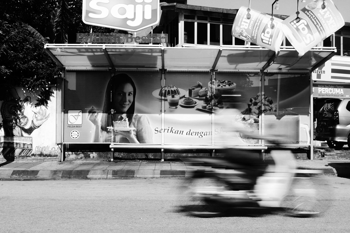 sreet street photography movement motion black and white b&w