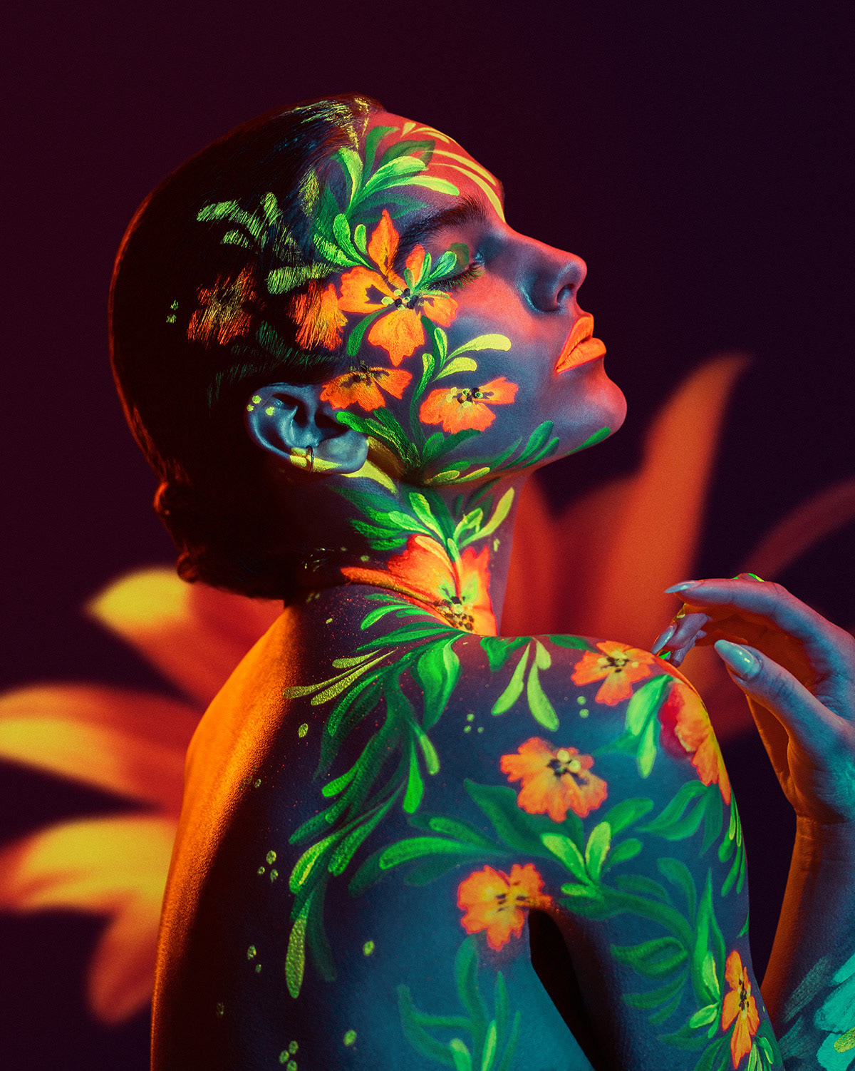 Uv body painting by Riina Laine | Photo: Sami Turunen | Model: Oona A.