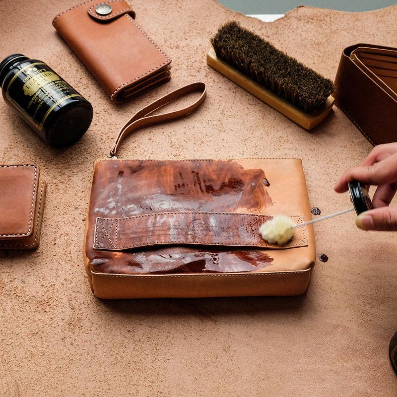 Instagram content obenauf leather leather goods leather treatment voyej tutorial Vegetable tanned leather vegtan vegtan leather premium leather Obenauf's Oil