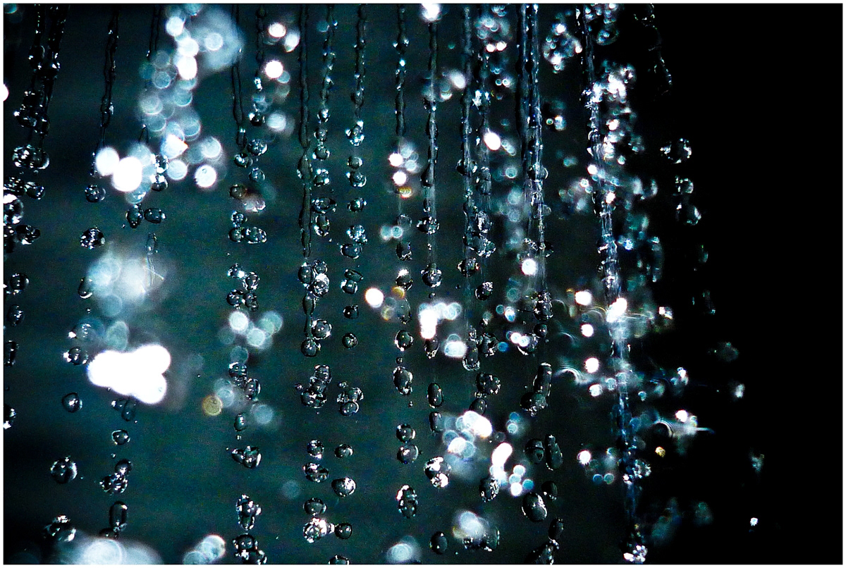 wasser water aqua SHOWER Flash experimental wet blue drops tropfen White