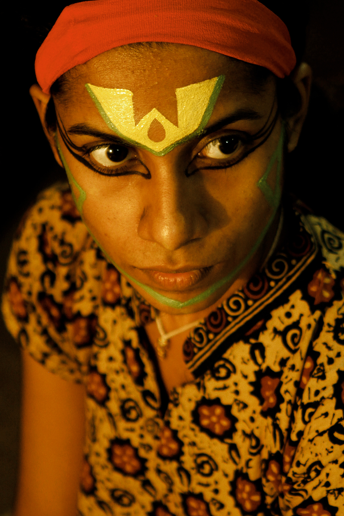 India kerala DANCE   Performance arts kathakali Make Up