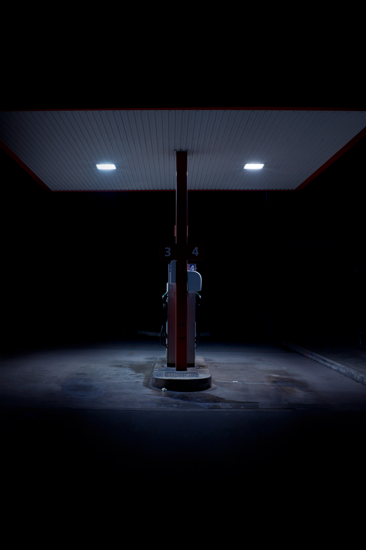 petrol STATION night dark scream movie light