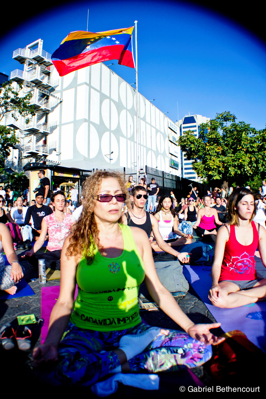 caracas venezuela Yoga meditacion meditate paz peace amor Love protesta protest vibraciones vibrations smile risas