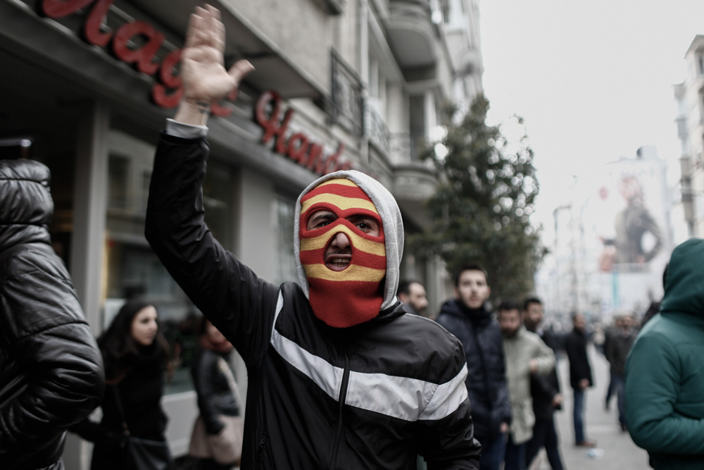 berkin elvan protests okmeydani kadikoy Beşiktaş Taksim clashes protesters police Teargas Gasmask istanbul Turkey